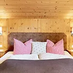 Alpenrose شقة